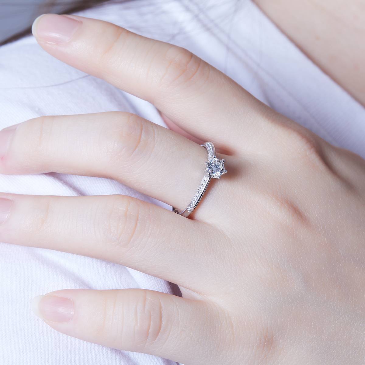 Straight arm luxury inlaid Half Wall Mountain S925 silver plated platinum Moissanite women's ring 50 points D-grade